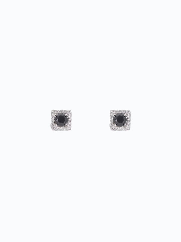 Aretes de oro blanco de 18k con diamante negro y blanco.