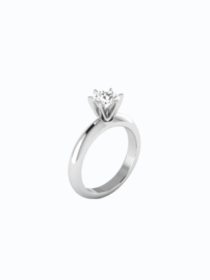 Anillo de oro 18k con anillo de compromiso de oro blanco con diamante. Fondo neutro, piedra central visible, ideal para co...
