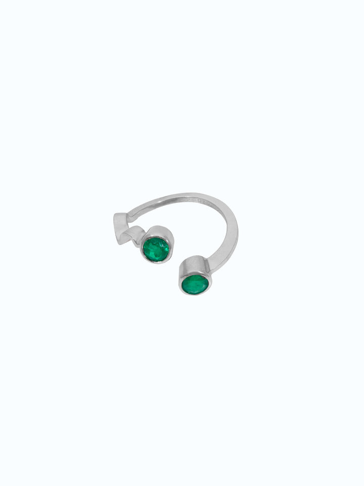 Anillo de oro blanco con esmeralda colombiana 