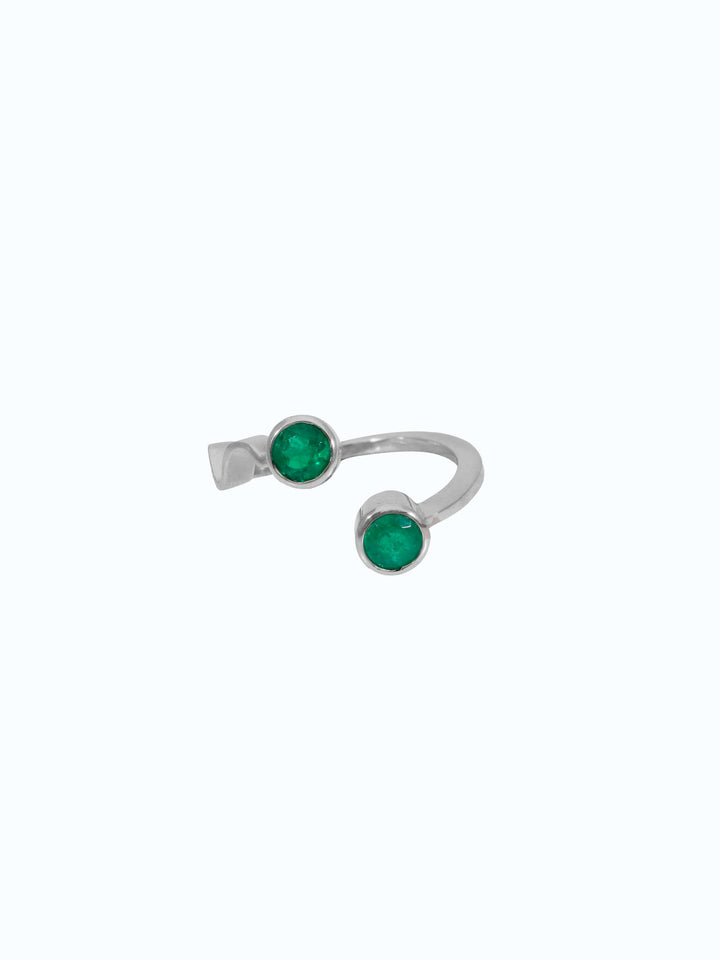 Anillo de oro blanco con esmeralda colombiana 