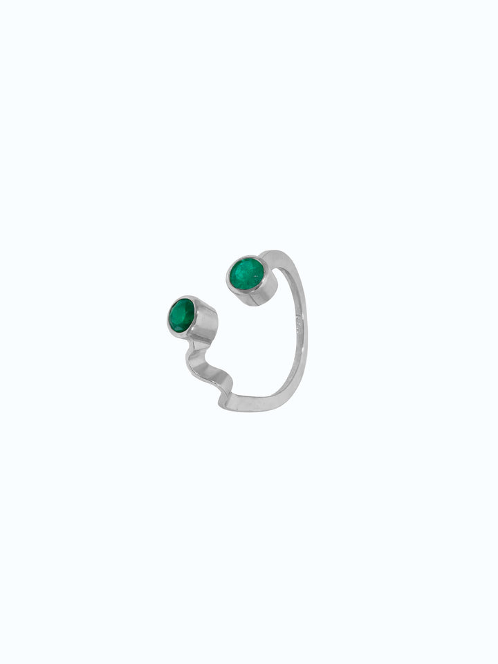 Anillo de oro blanco con esmeralda colombiana 