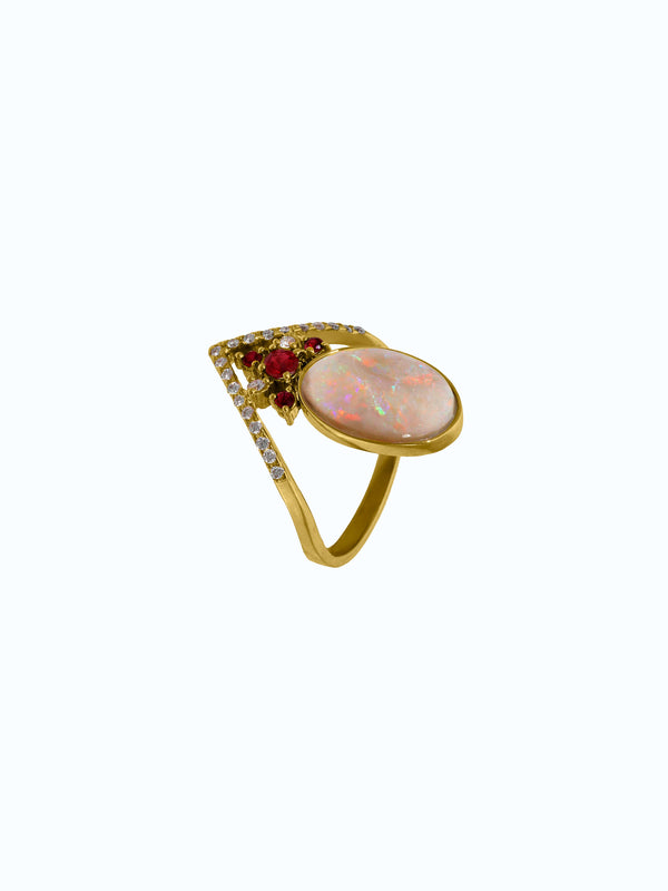 Anillo de oro con diamantes rubies y opalo 