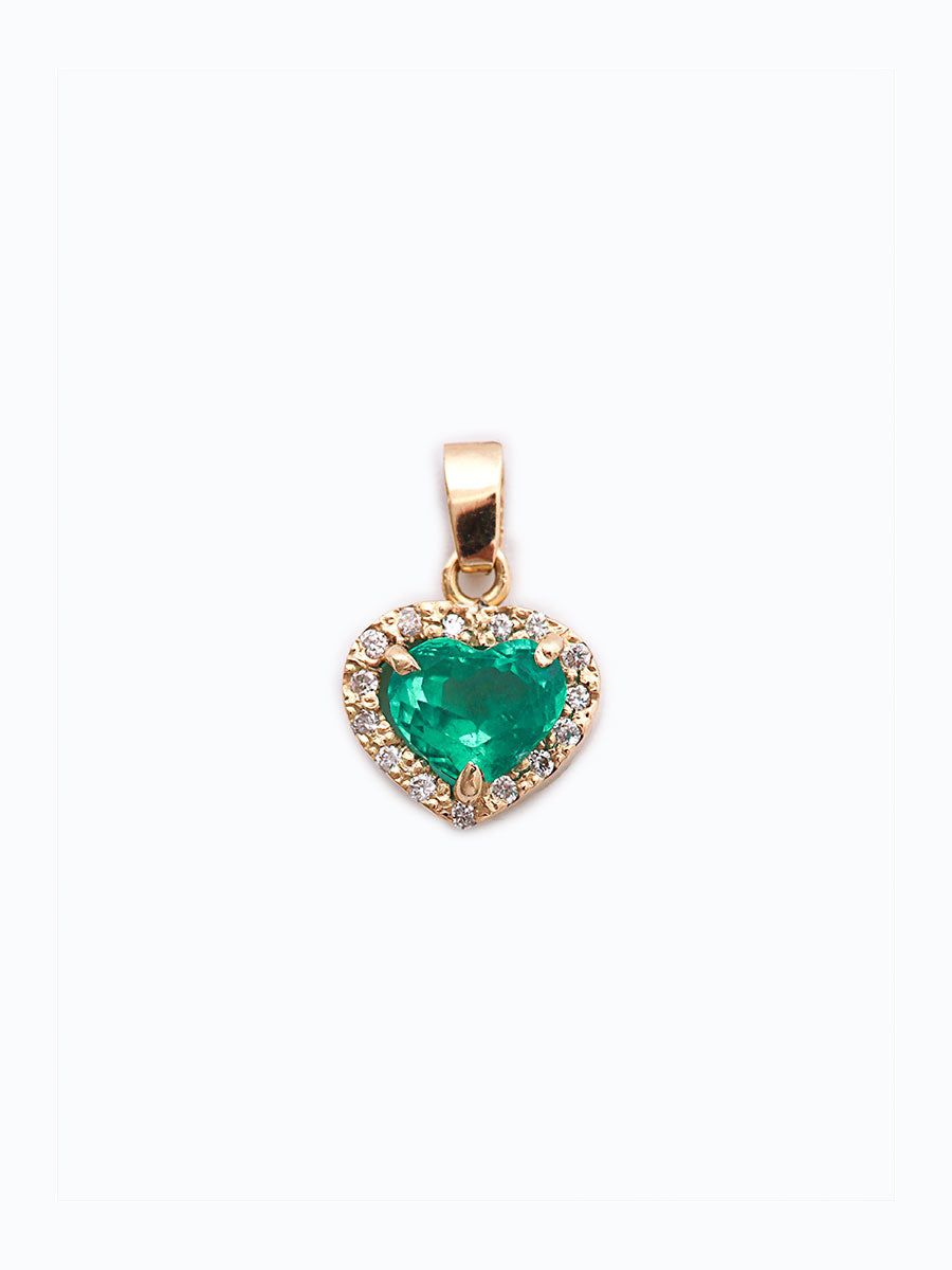 Dije de oro 18k con esmeralda corte corazón y diamantes